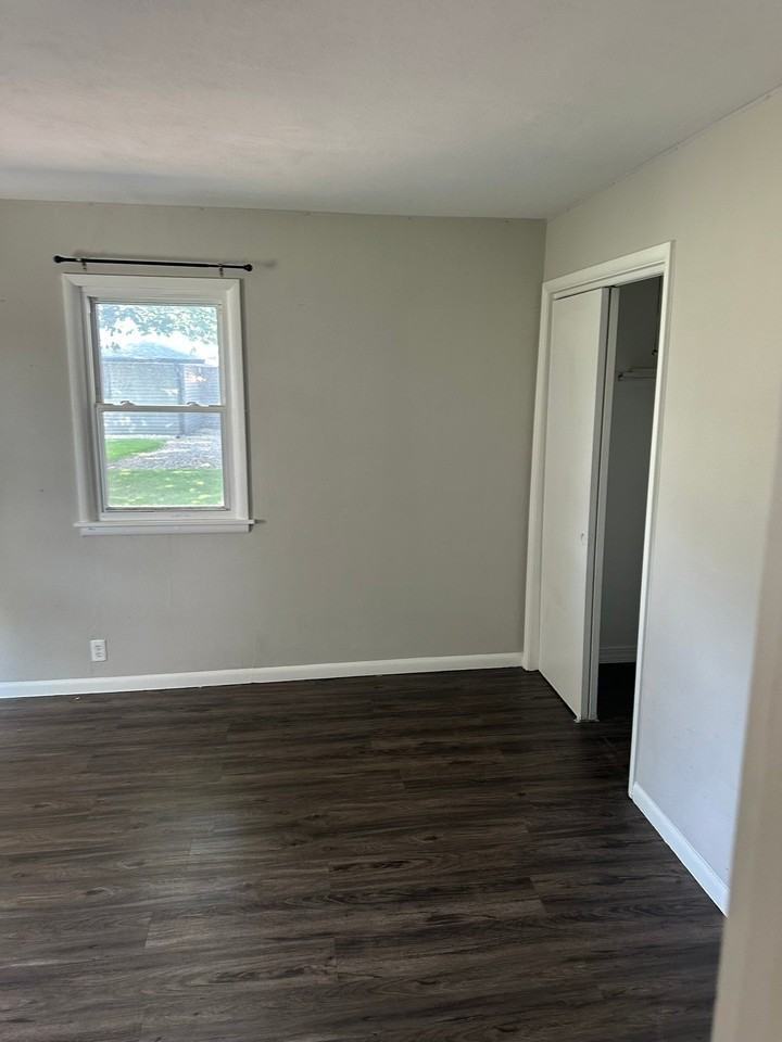 705 W Royerton Rd - Photo 7 of 10