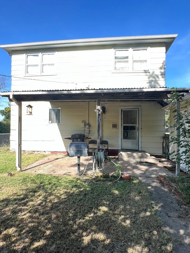 520 S E St - Photo 2 of 17