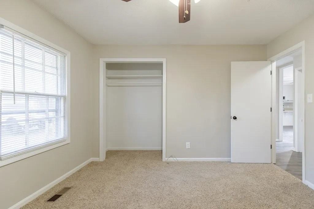 1211 Gornto Rd - Photo 4 of 10