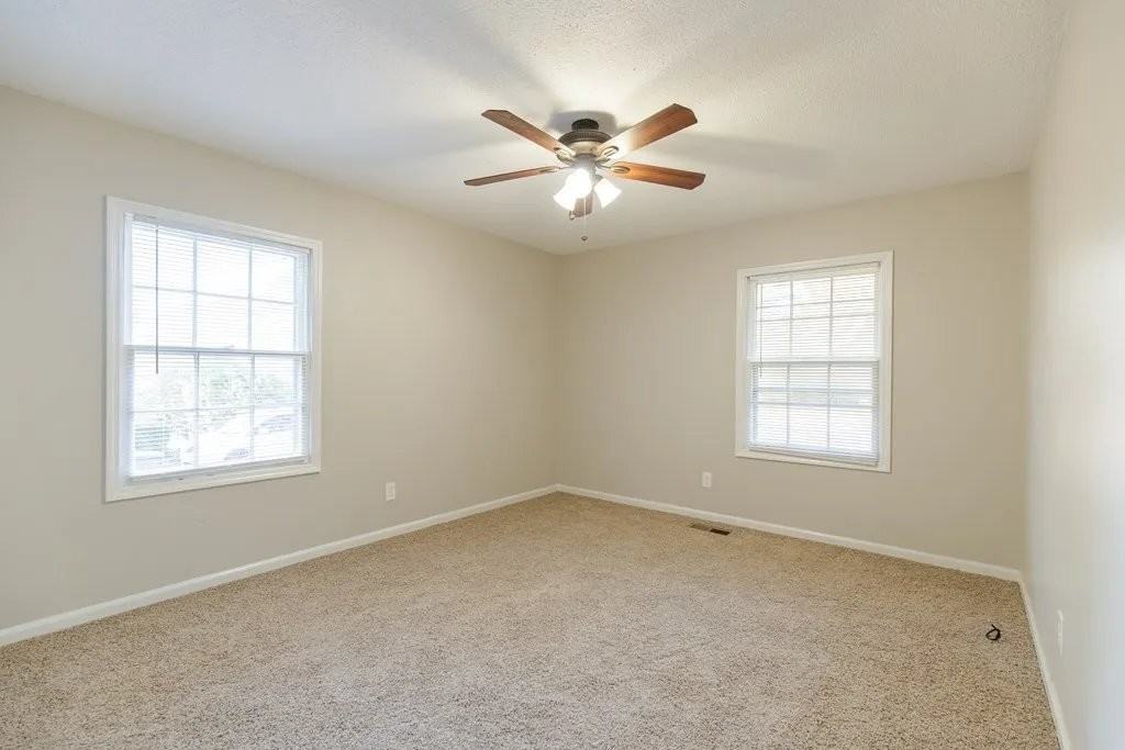 1211 Gornto Rd - Photo 5 of 10