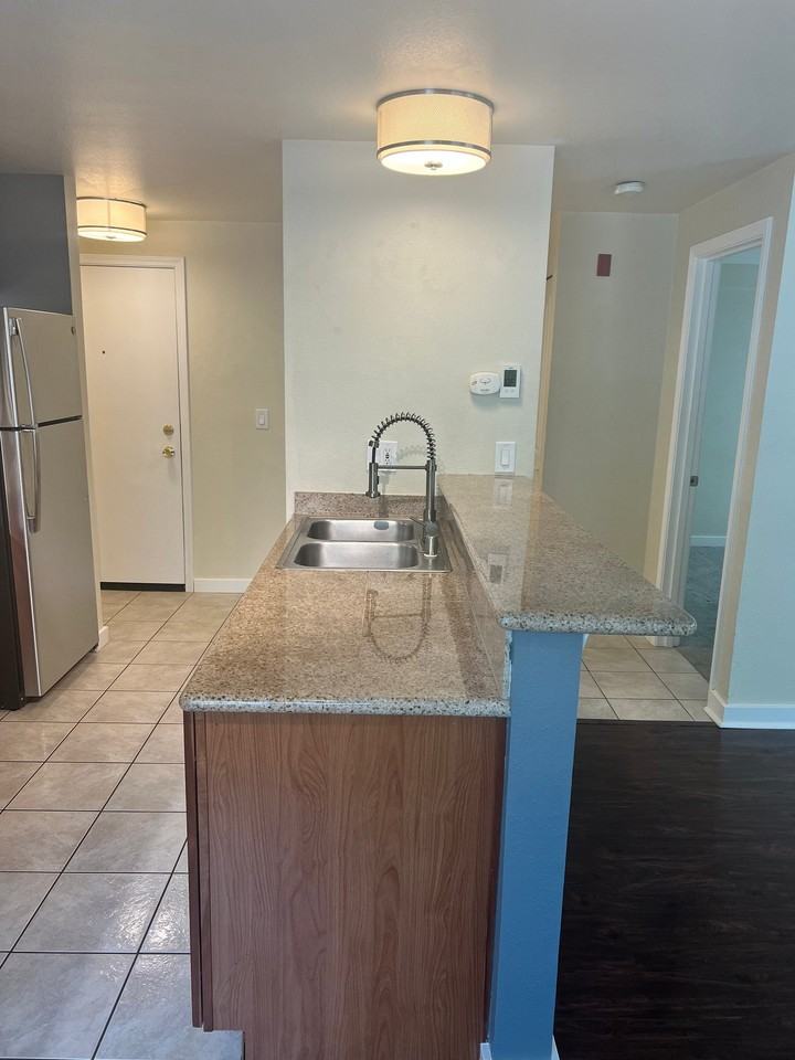 300 10th Ave - Photo 2 of 10