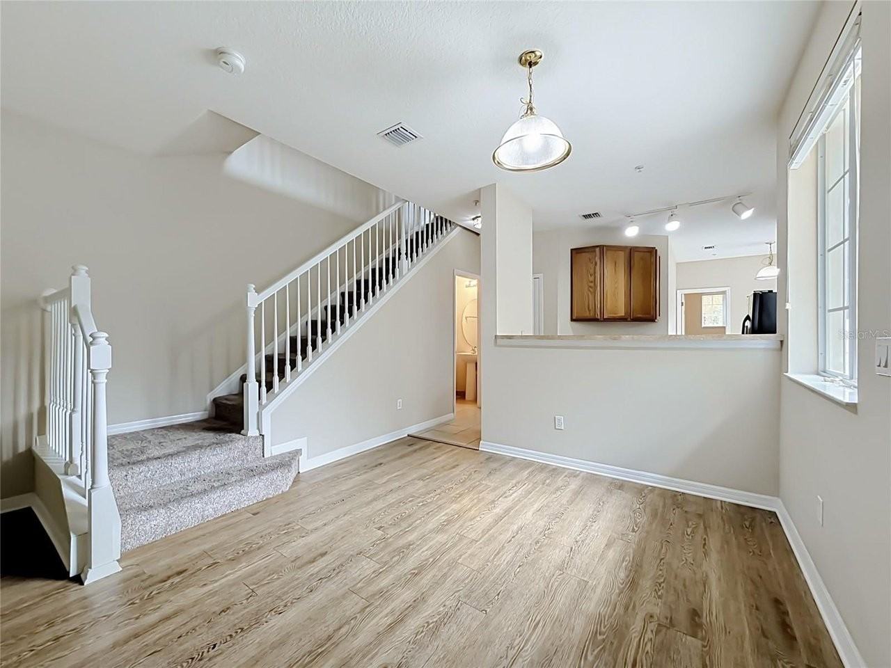 10703 Regent Square Dr - Photo 4 of 20