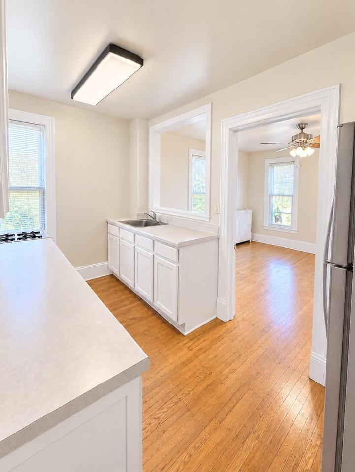 1010 23rd Ave Ne #4 - Photo 4 of 15