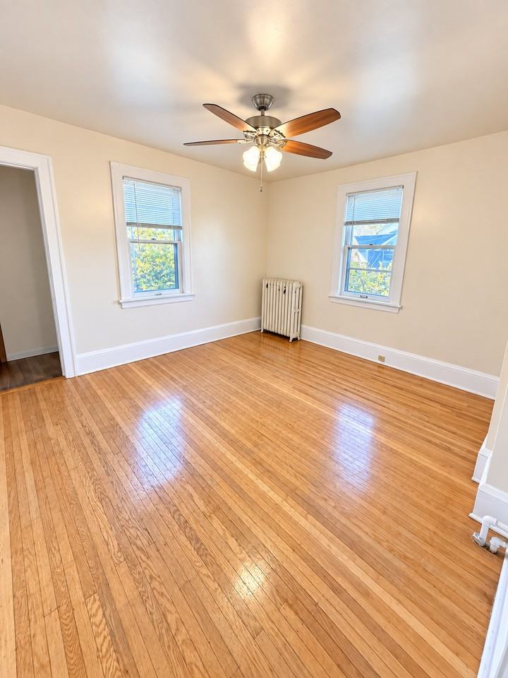 1010 23rd Ave Ne #4 - Photo 6 of 15