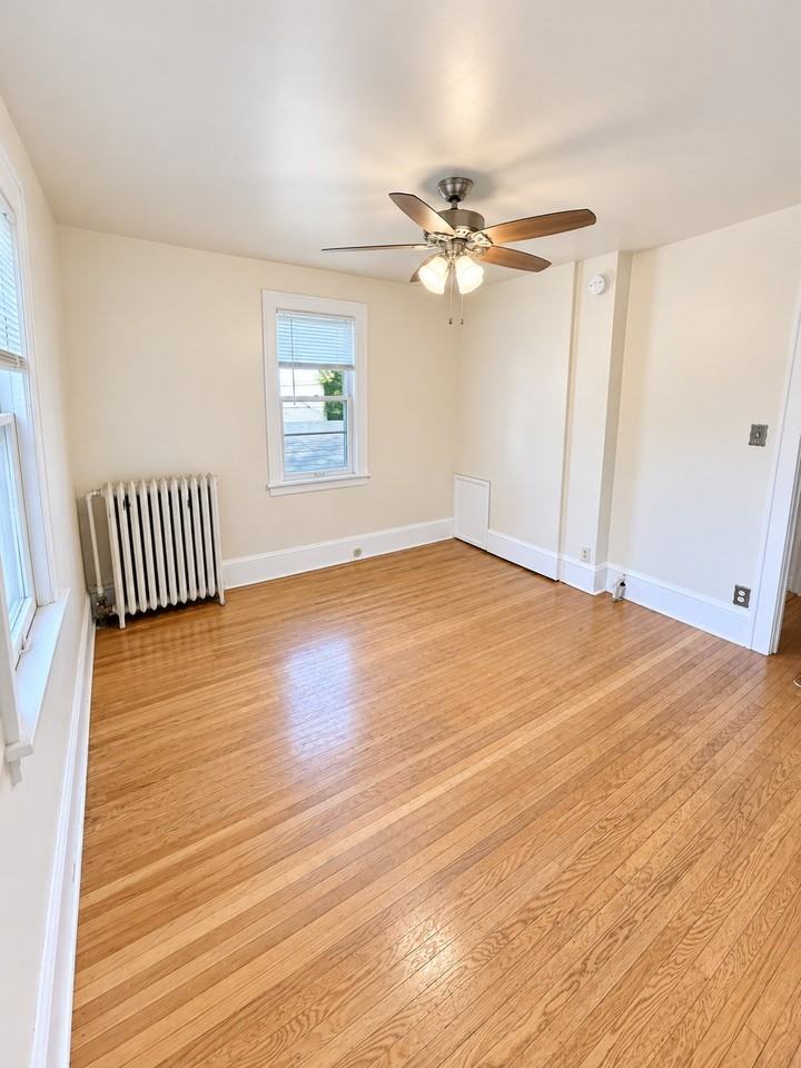1010 23rd Ave Ne #4 - Photo 7 of 15
