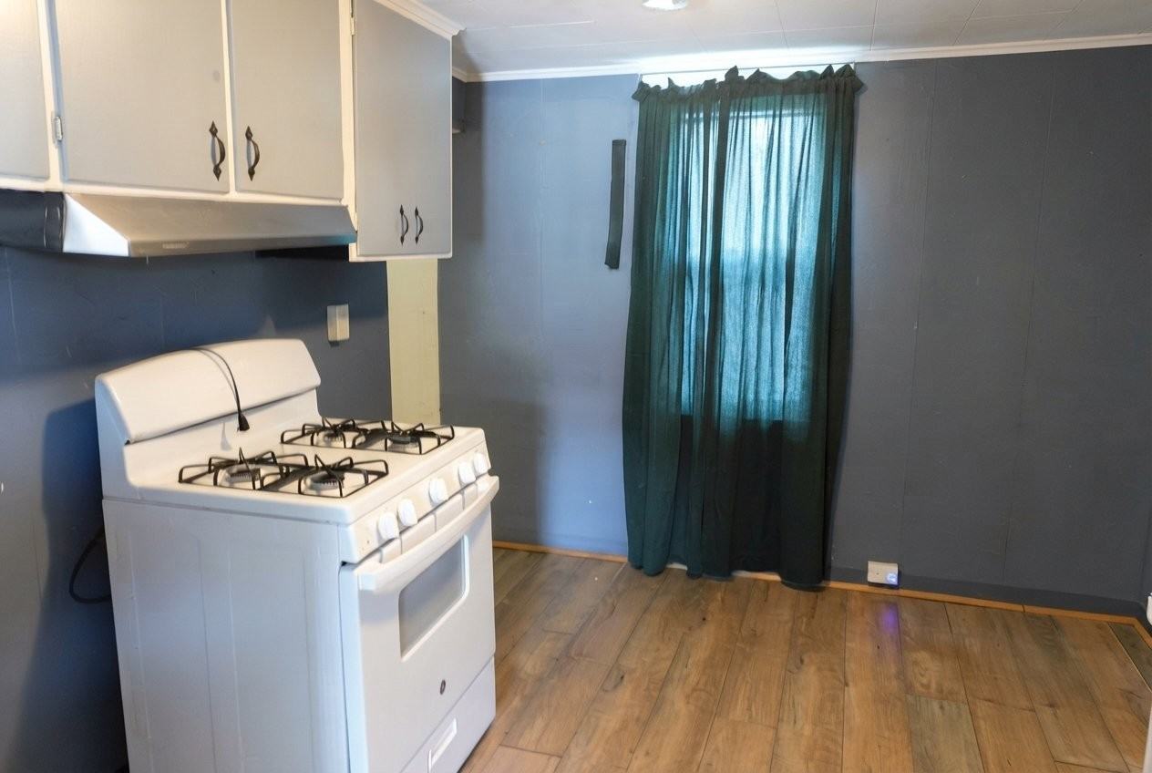 1544 Logan Ave - Photo 2 of 8