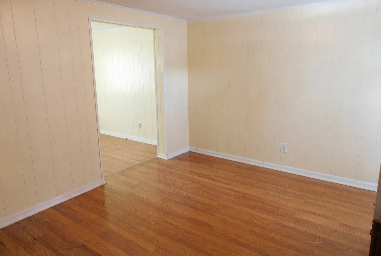 1544 Logan Ave - Photo 4 of 8