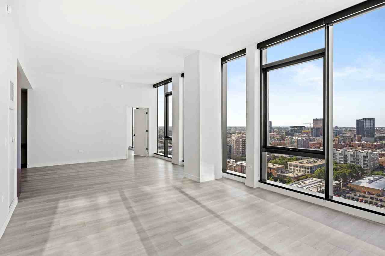 1055 W Congress Pkwy #1520 - Photo 4 of 20