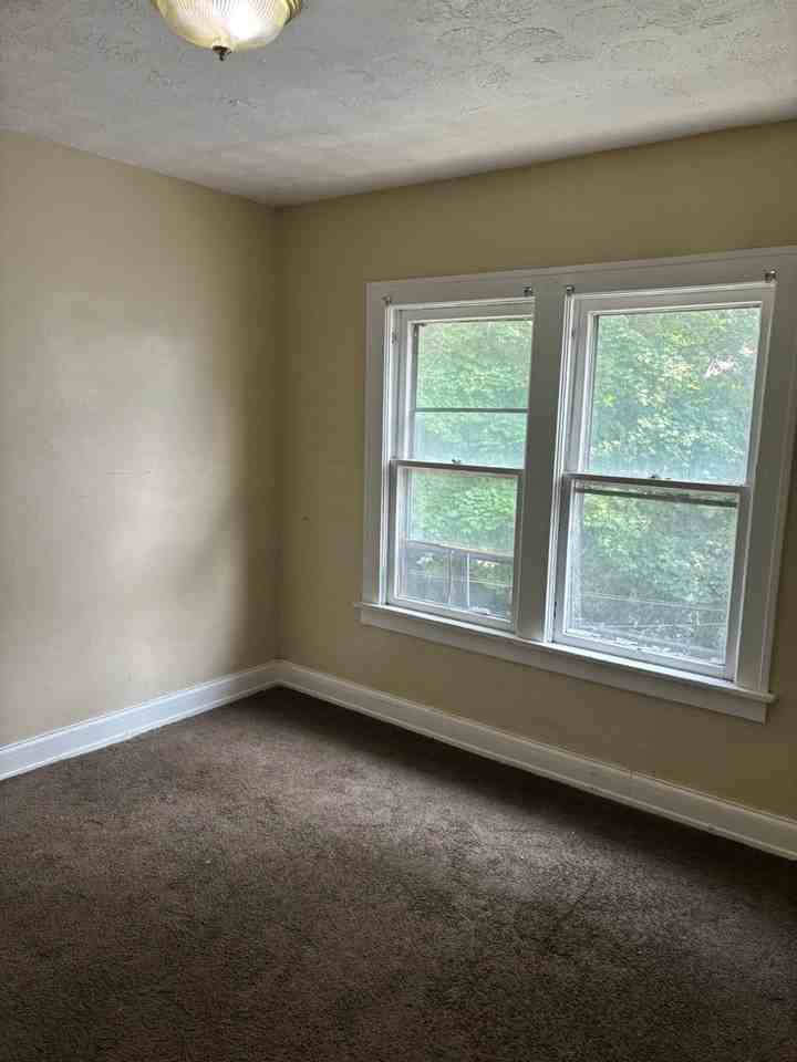 1869 Colonnade Rd - Photo 3 of 8