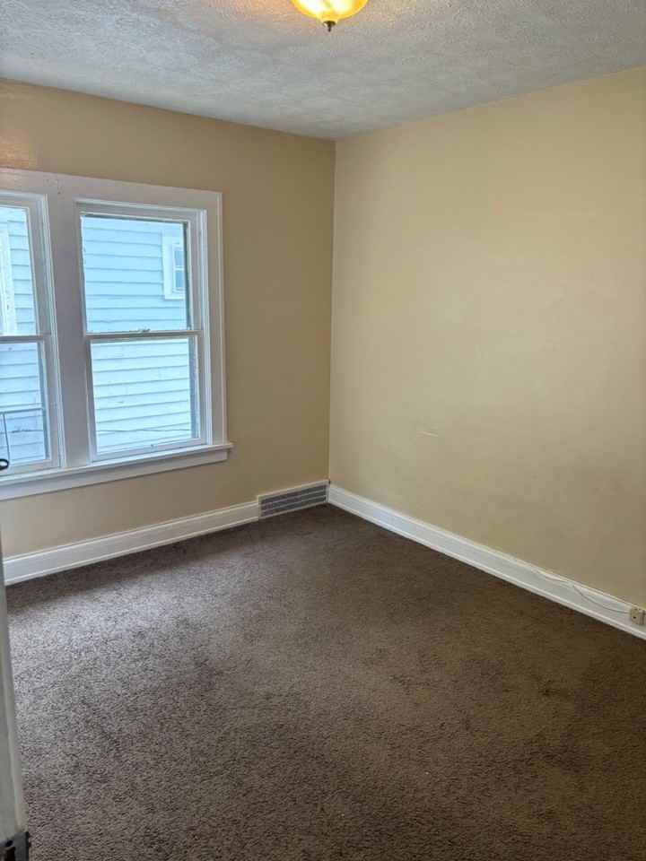 1869 Colonnade Rd - Photo 4 of 8