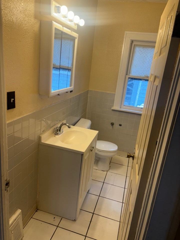 1869 Colonnade Rd - Photo 7 of 8
