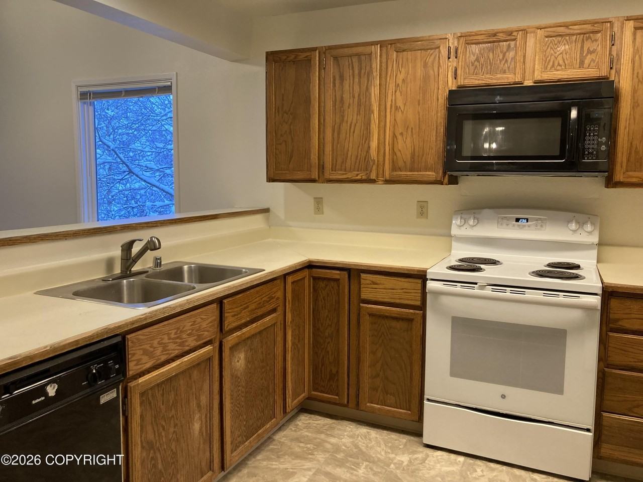 5620 E 40th Ave #C303 - Photo 4 of 12