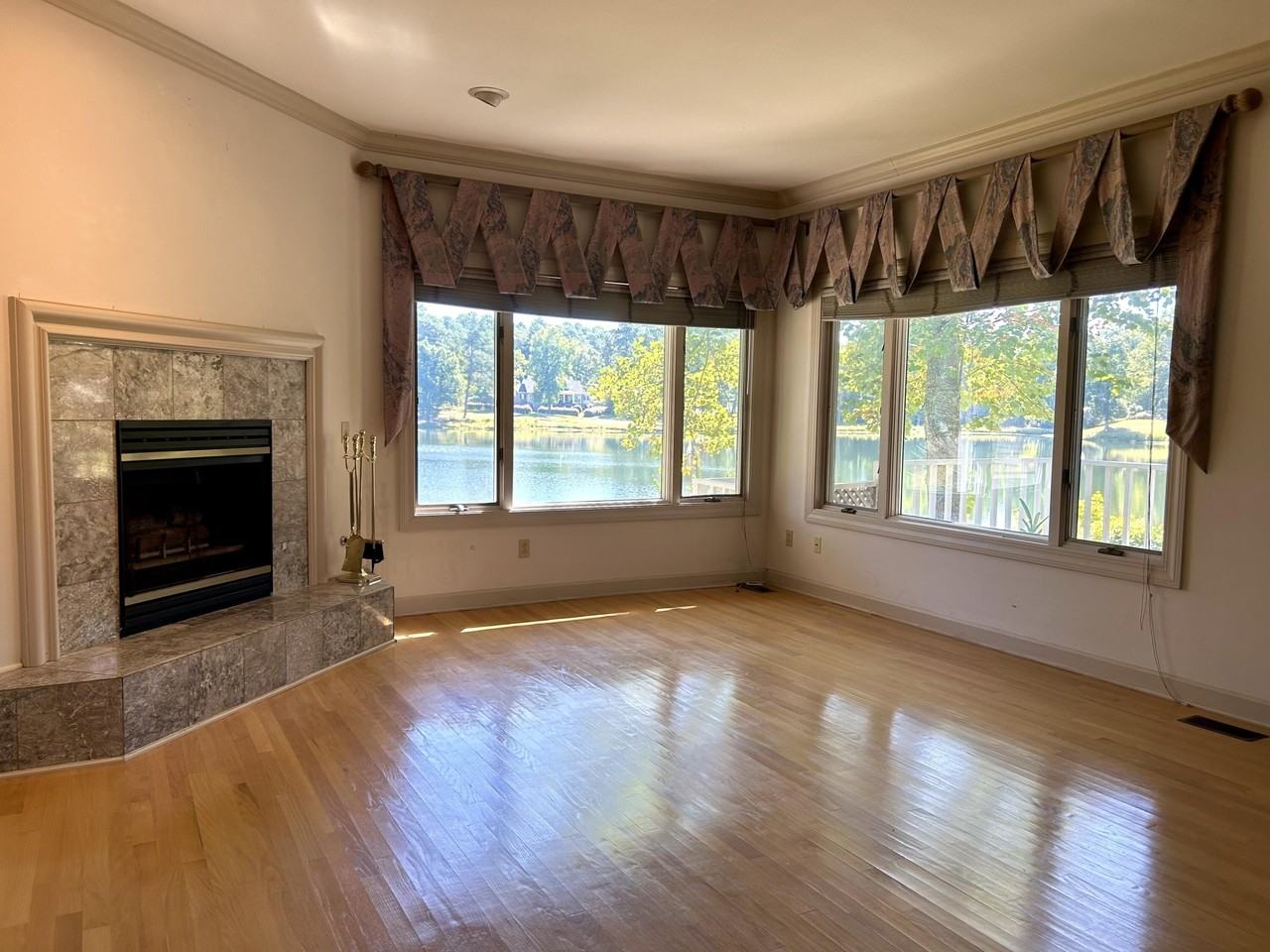 103 Burnham Ct - Photo 3 of 14
