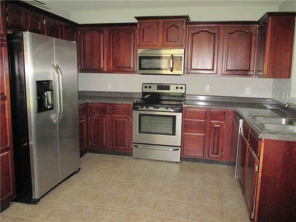 1484 Luke St - Photo 4 of 10