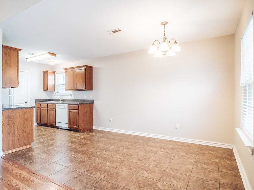 550 Washburn Dr - Photo 5 of 17