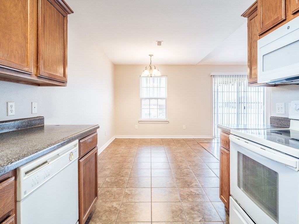 550 Washburn Dr - Photo 6 of 17