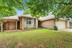 featured image of 220 Bluff Dr
