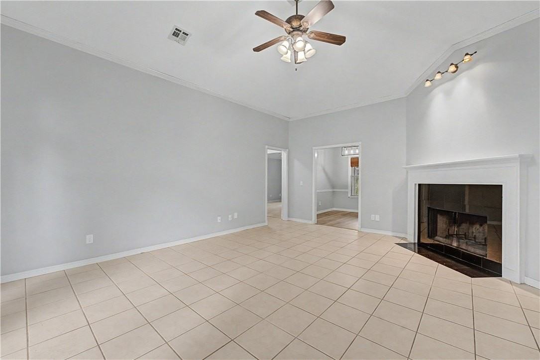 220 Bluff Dr - Photo 4 of 20