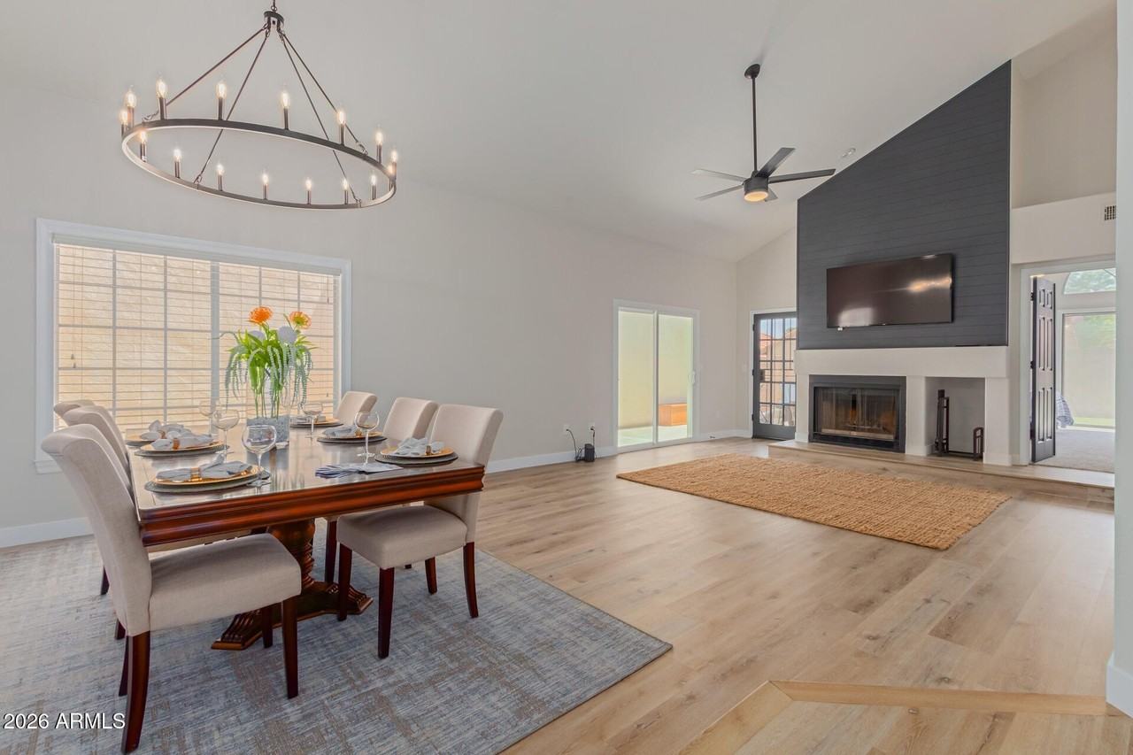 3225 E Briarwood Ter - Photo 4 of 37