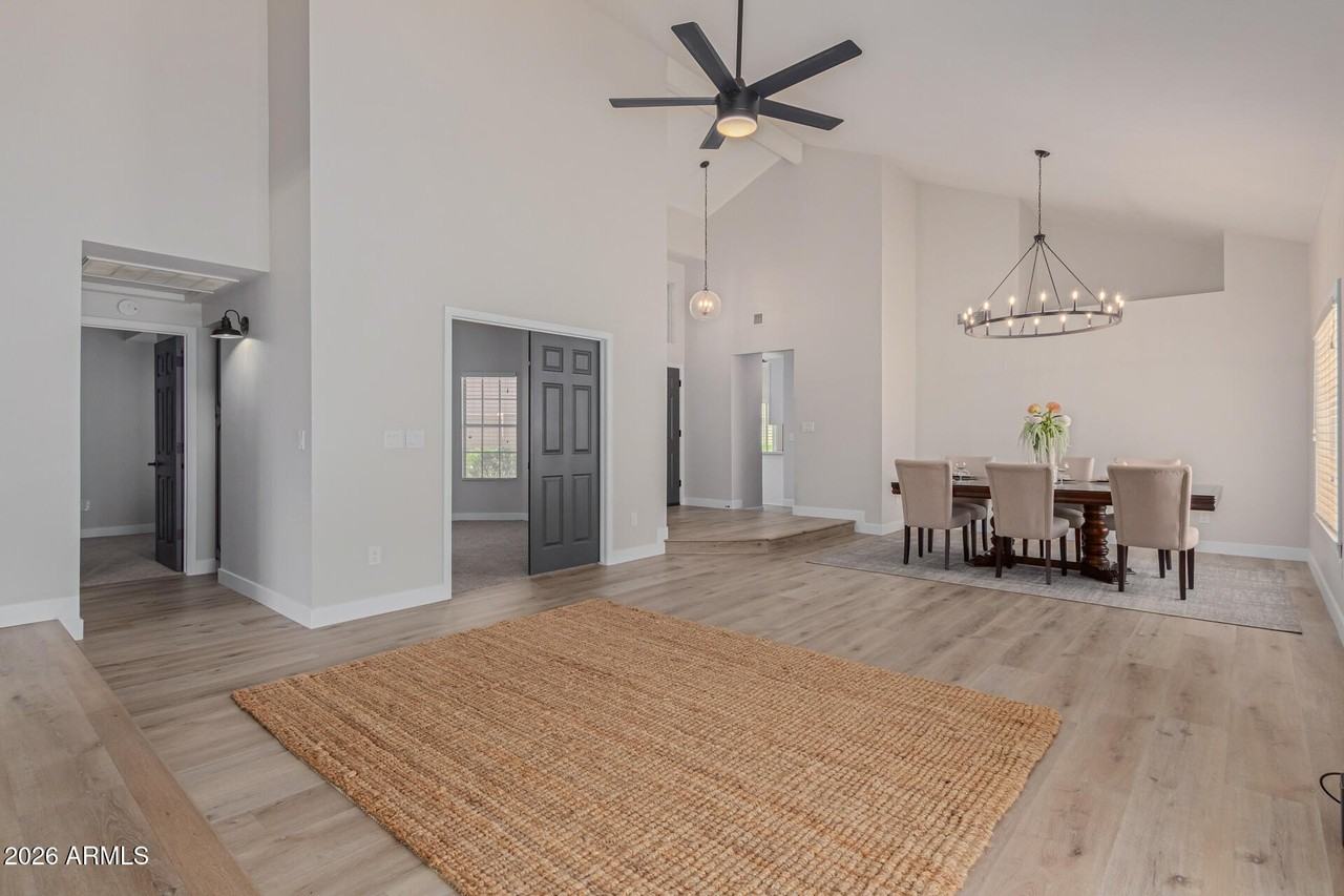3225 E Briarwood Ter - Photo 5 of 37