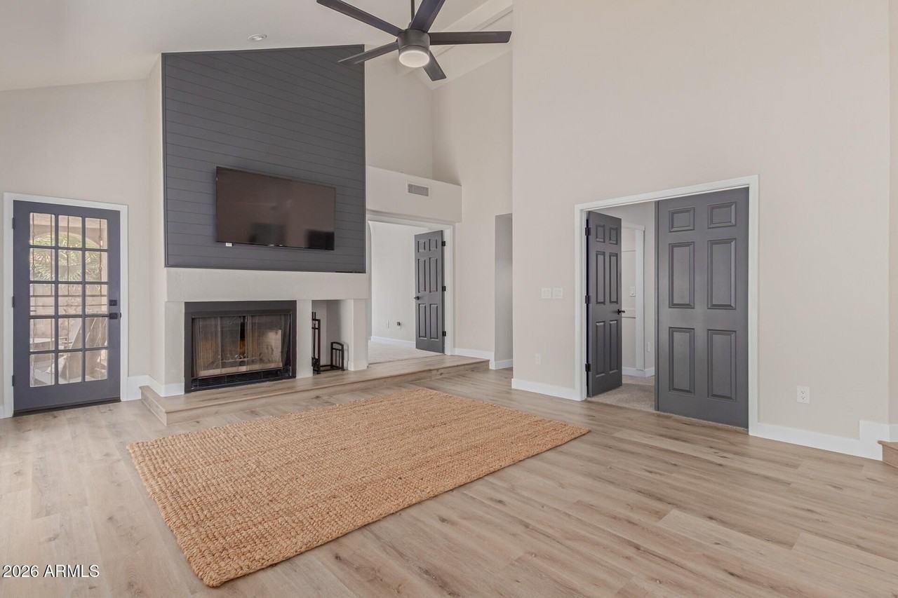 3225 E Briarwood Ter - Photo 6 of 37
