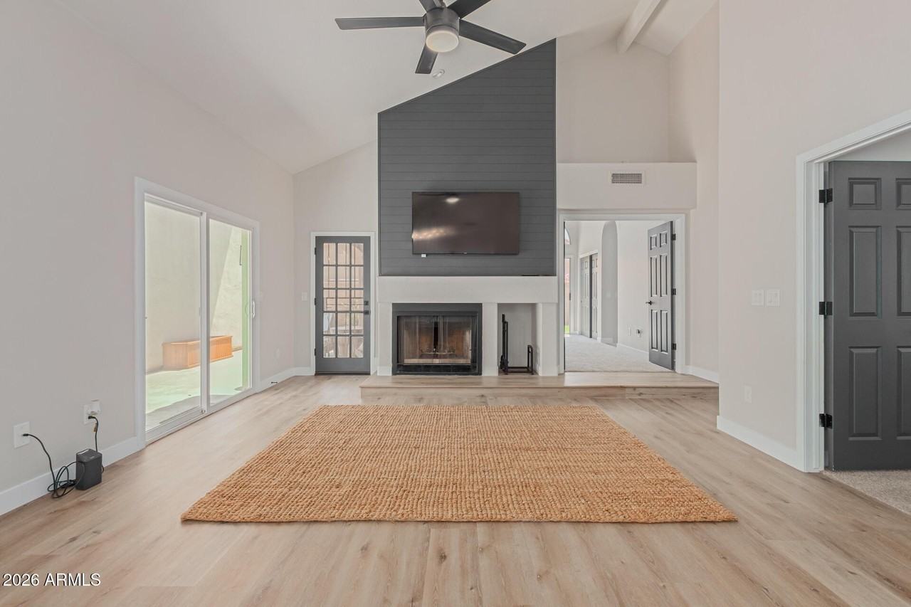 3225 E Briarwood Ter - Photo 7 of 37