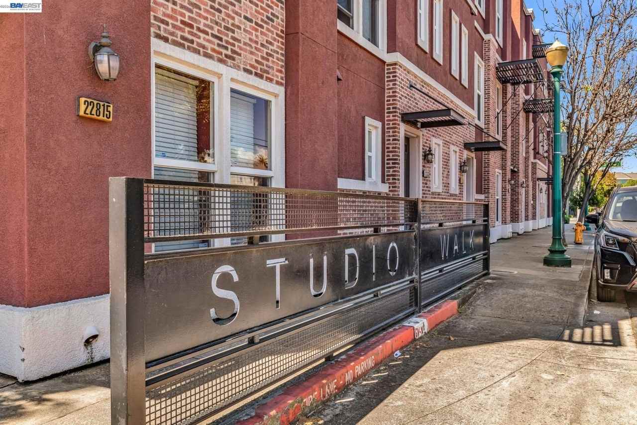 629 Artistic Pl - Photo 2 of 18