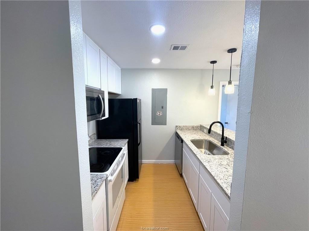 523 Southwest Pkwy #203 - Photo 3 of 29