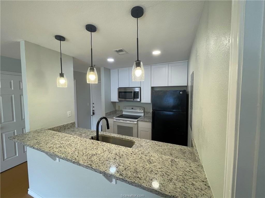 523 Southwest Pkwy #203 - Photo 5 of 29