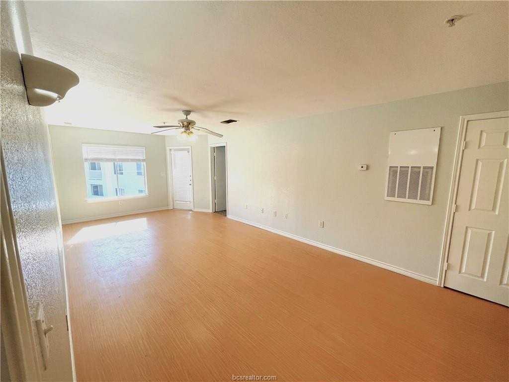 523 Southwest Pkwy #203 - Photo 7 of 29