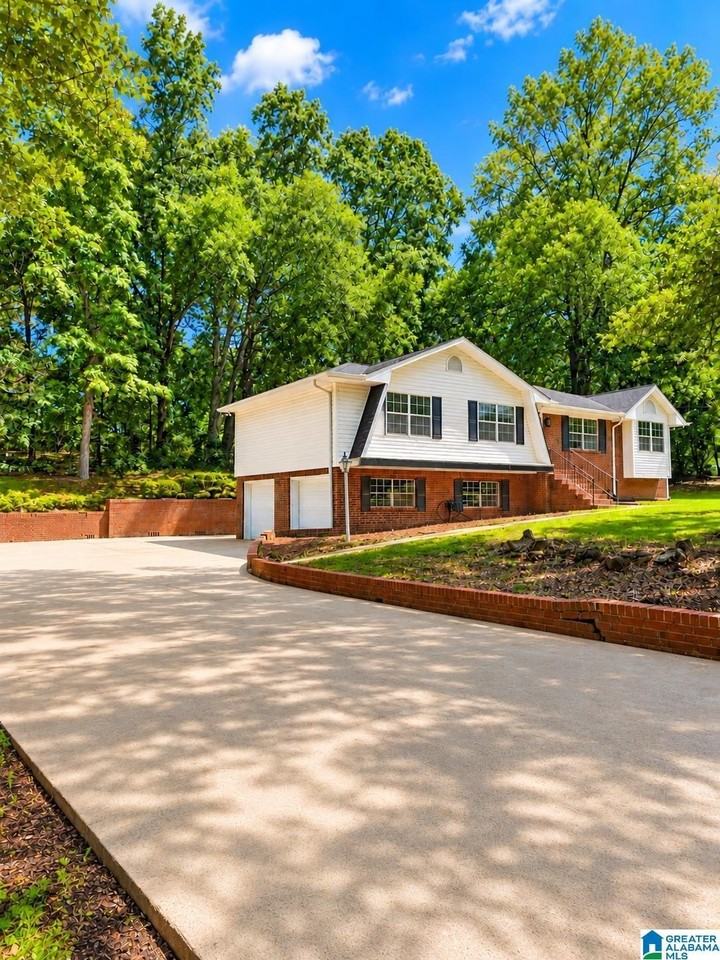 209 Oak Dr W