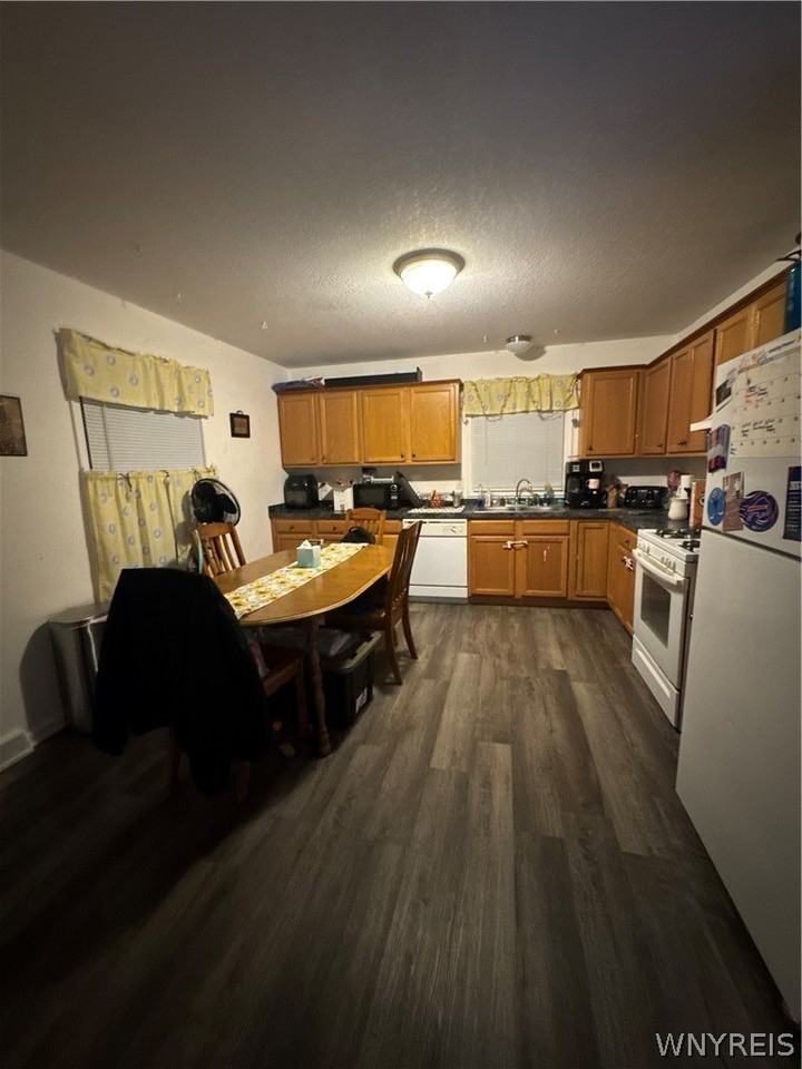29 Henrietta Ave - Photo 4 of 13