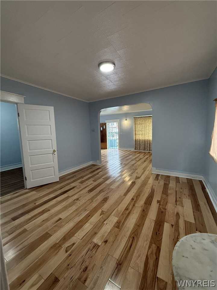 863 Walden Ave - Photo 3 of 22