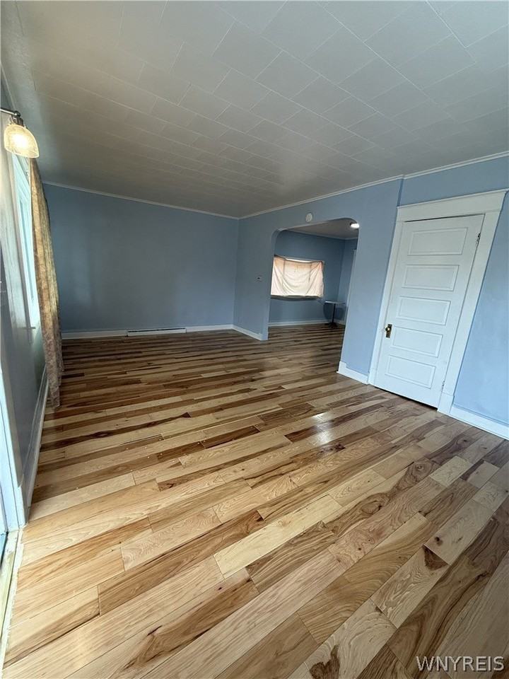 863 Walden Ave - Photo 4 of 22