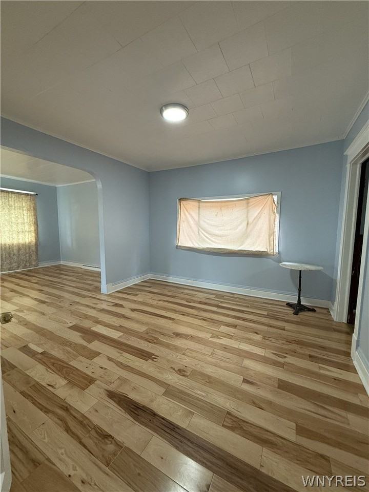 863 Walden Ave - Photo 6 of 22