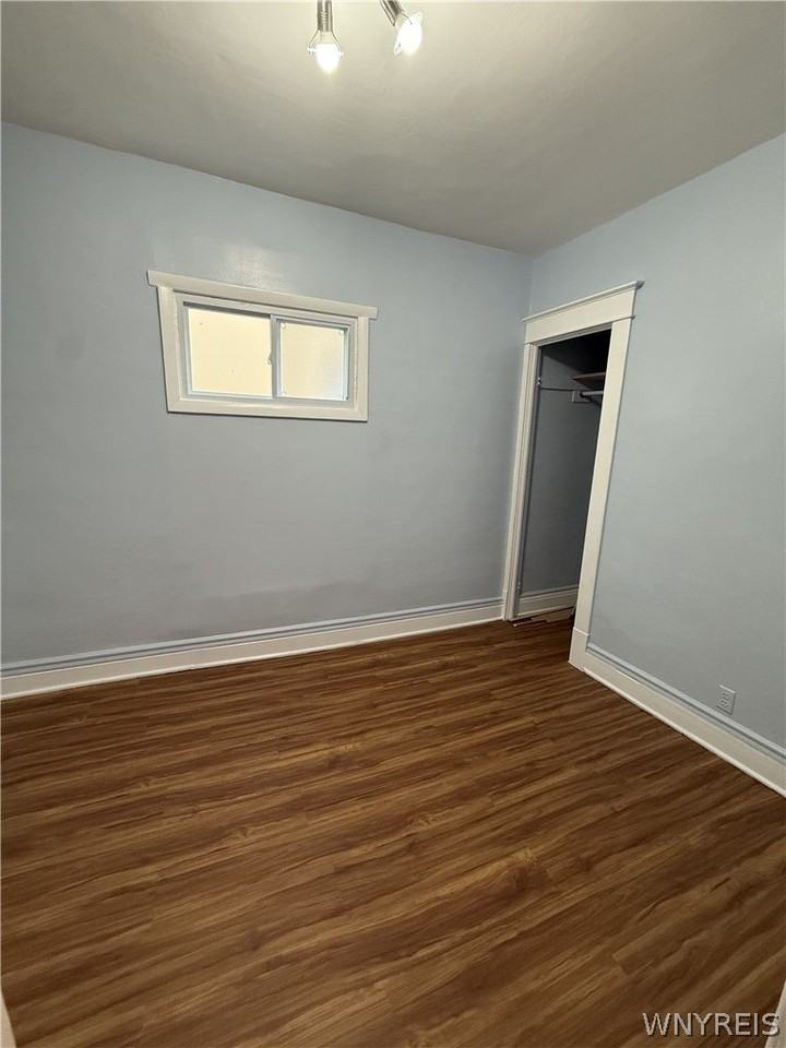 863 Walden Ave - Photo 7 of 22