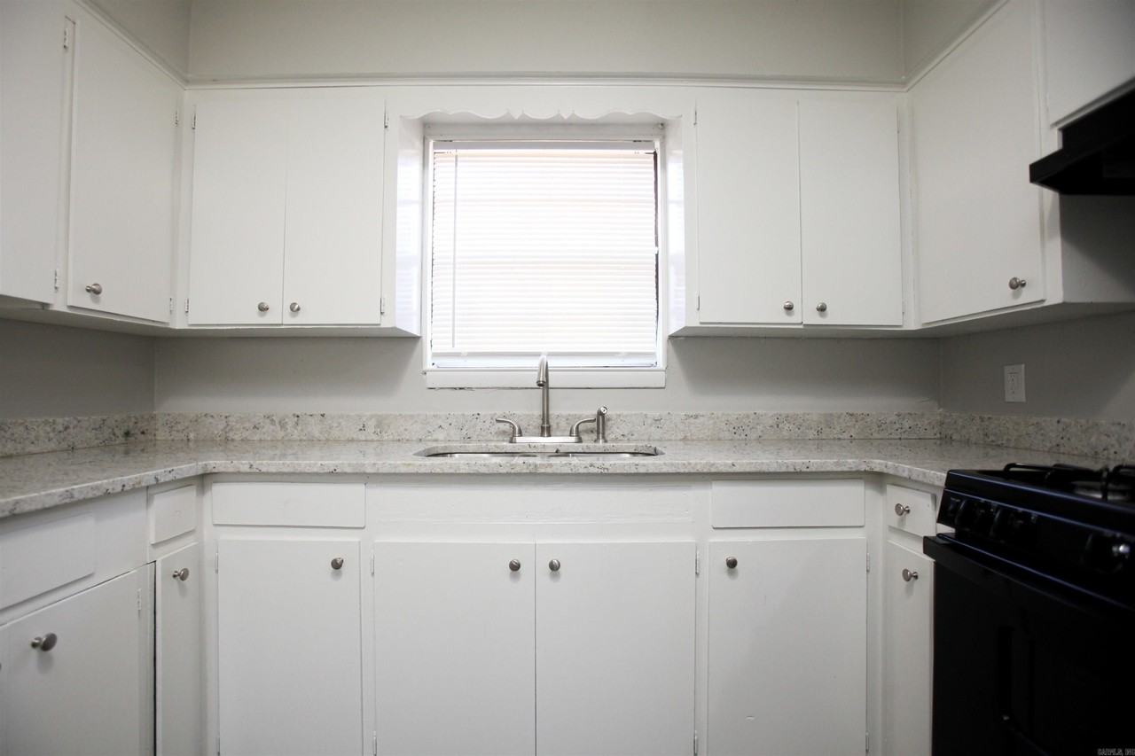 2 Village Ct - Photo 4 of 16