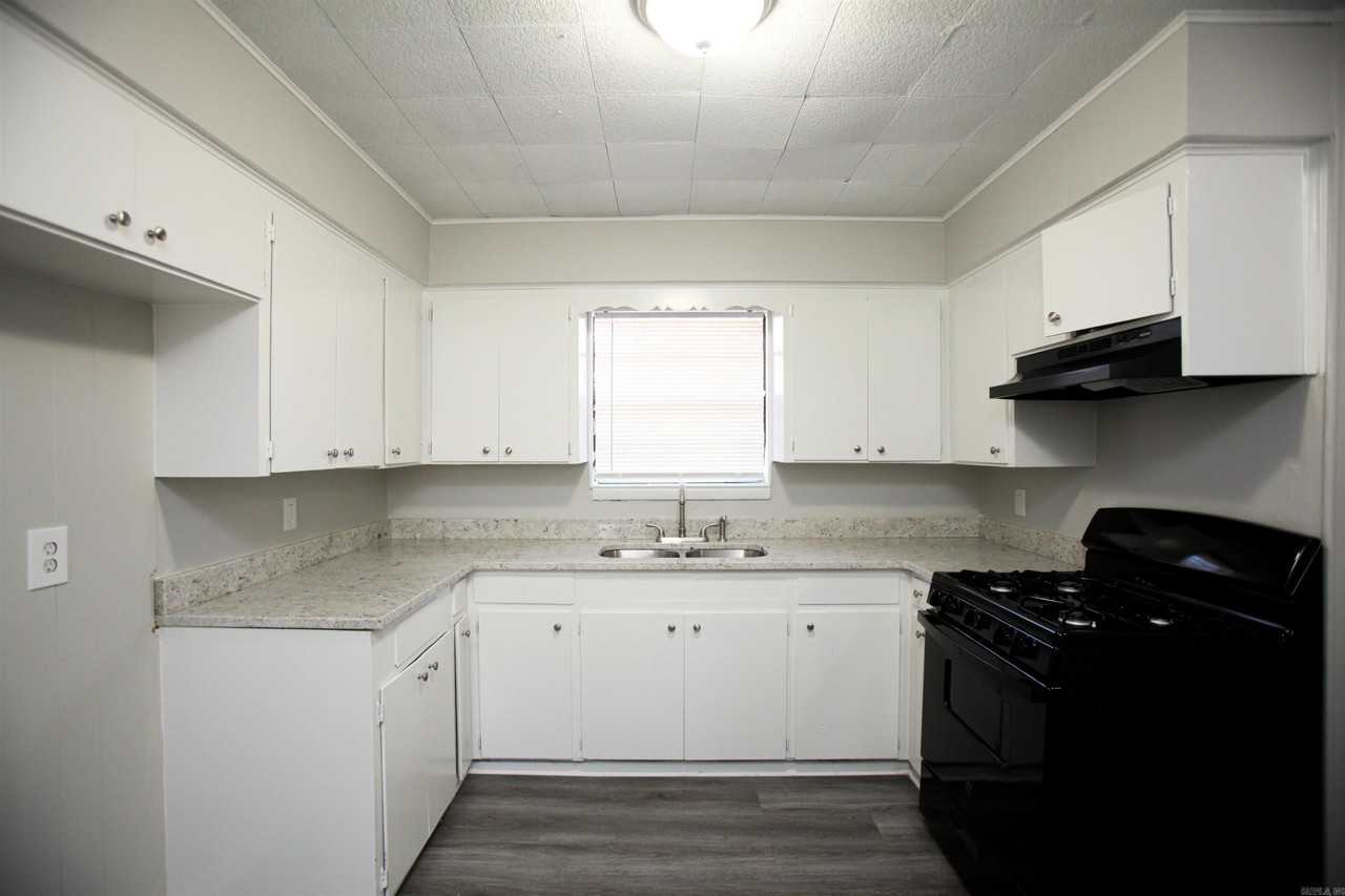 2 Village Ct - Photo 5 of 16