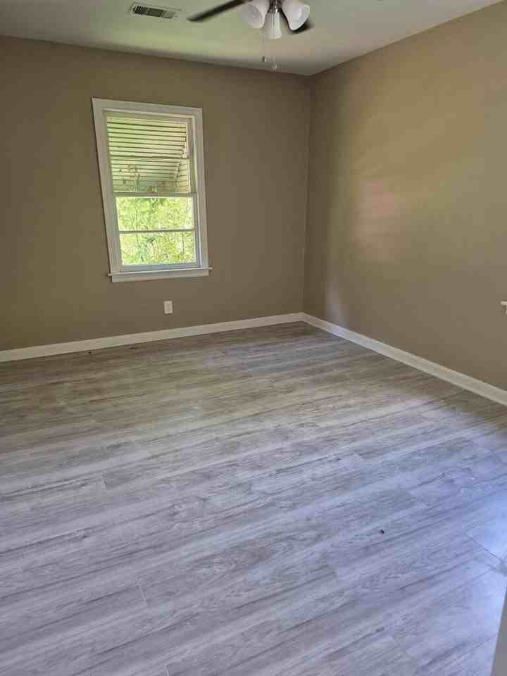 4 Lambert Dr - Photo 7 of 11