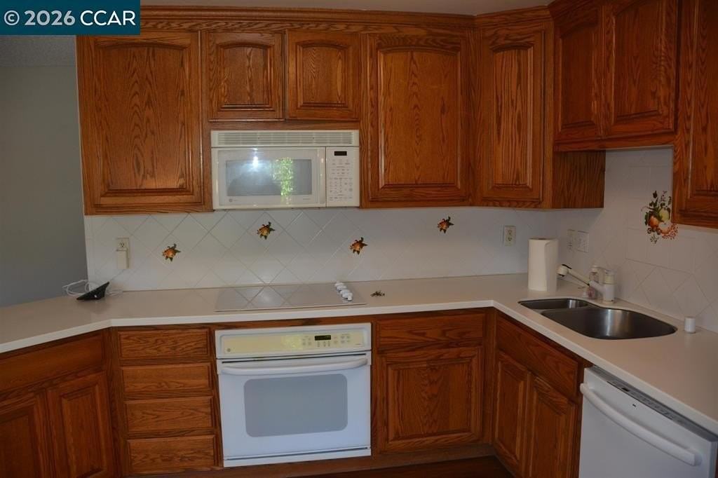 3320 Blythe Dr - Photo 7 of 15