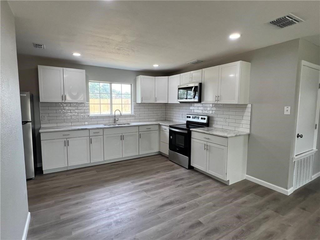 3025 Bimini Dr - Photo 4 of 18