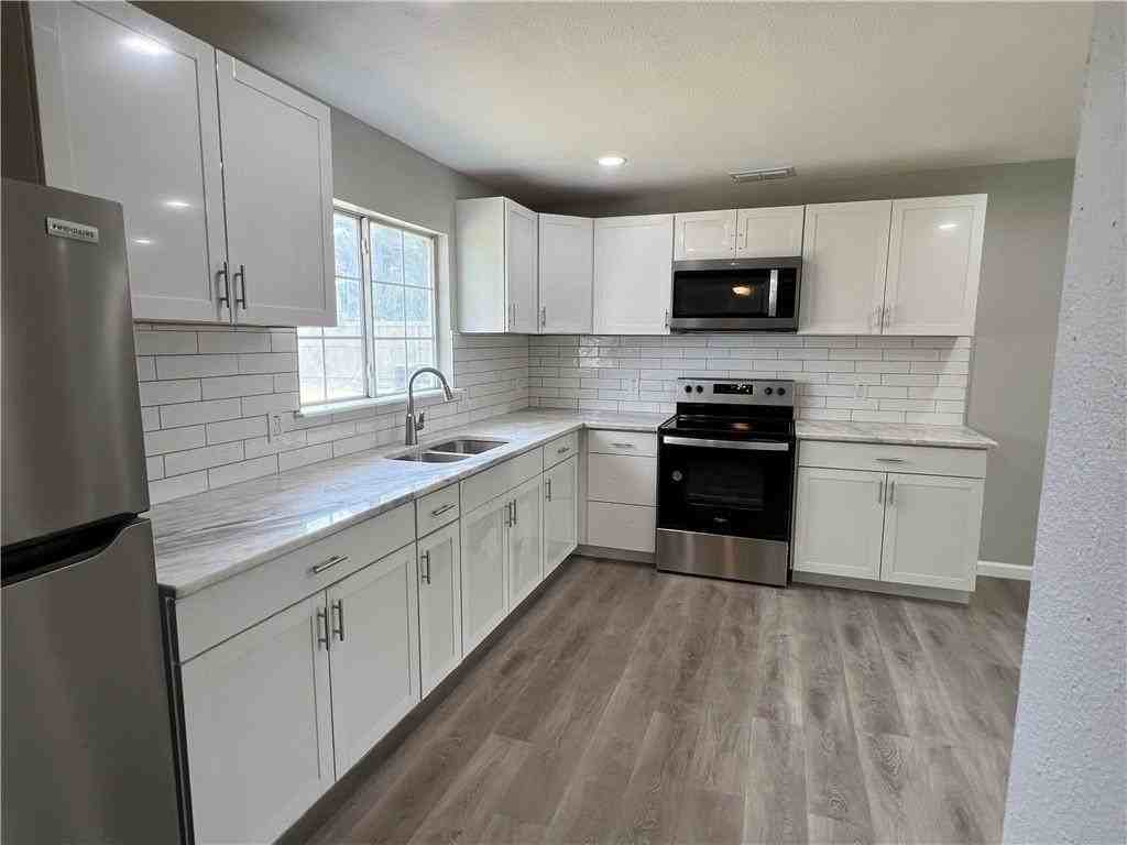 3025 Bimini Dr - Photo 5 of 18