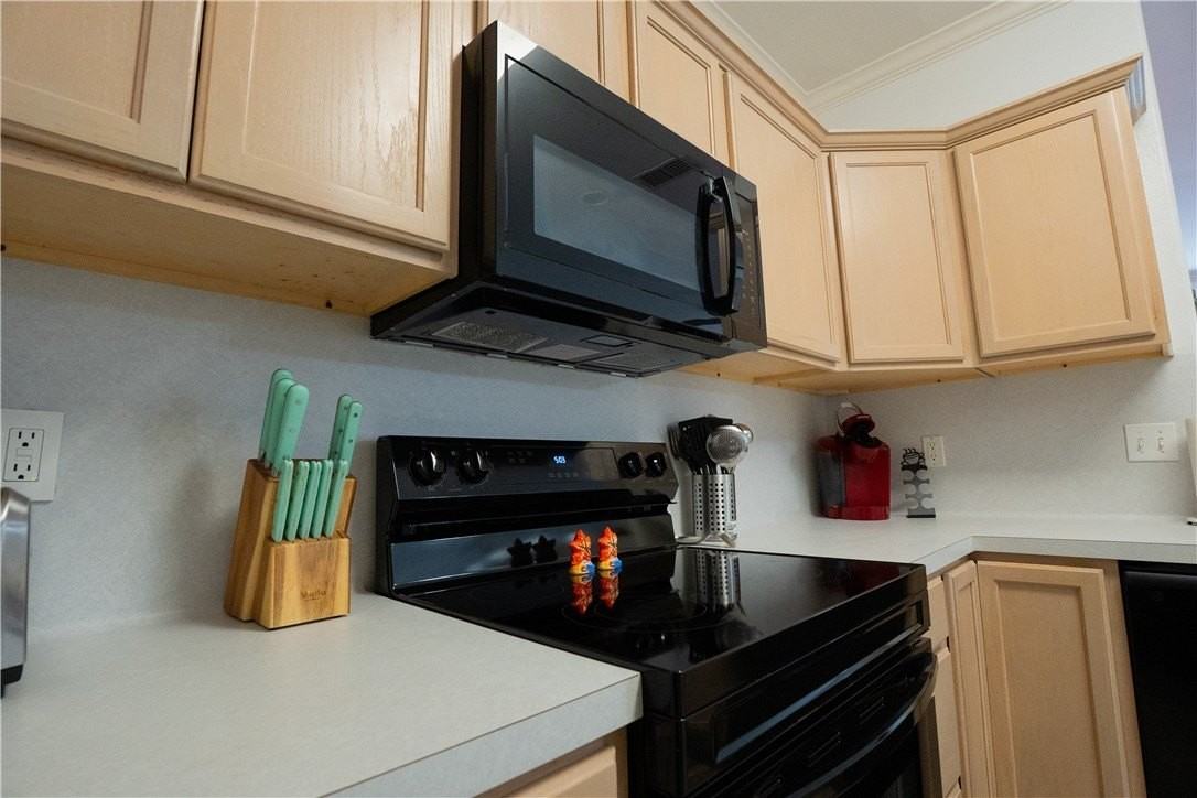 15110 Leeward Dr #103 - Photo 4 of 16