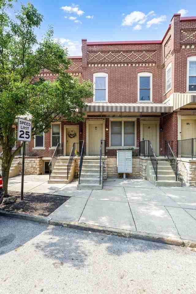 10 1/2 Clark Pl - Photo 2 of 29