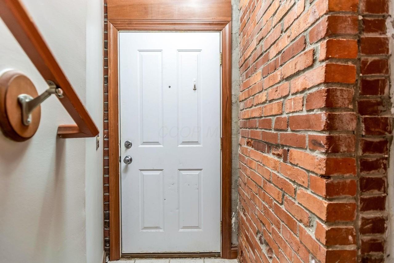 10 1/2 Clark Pl - Photo 6 of 29