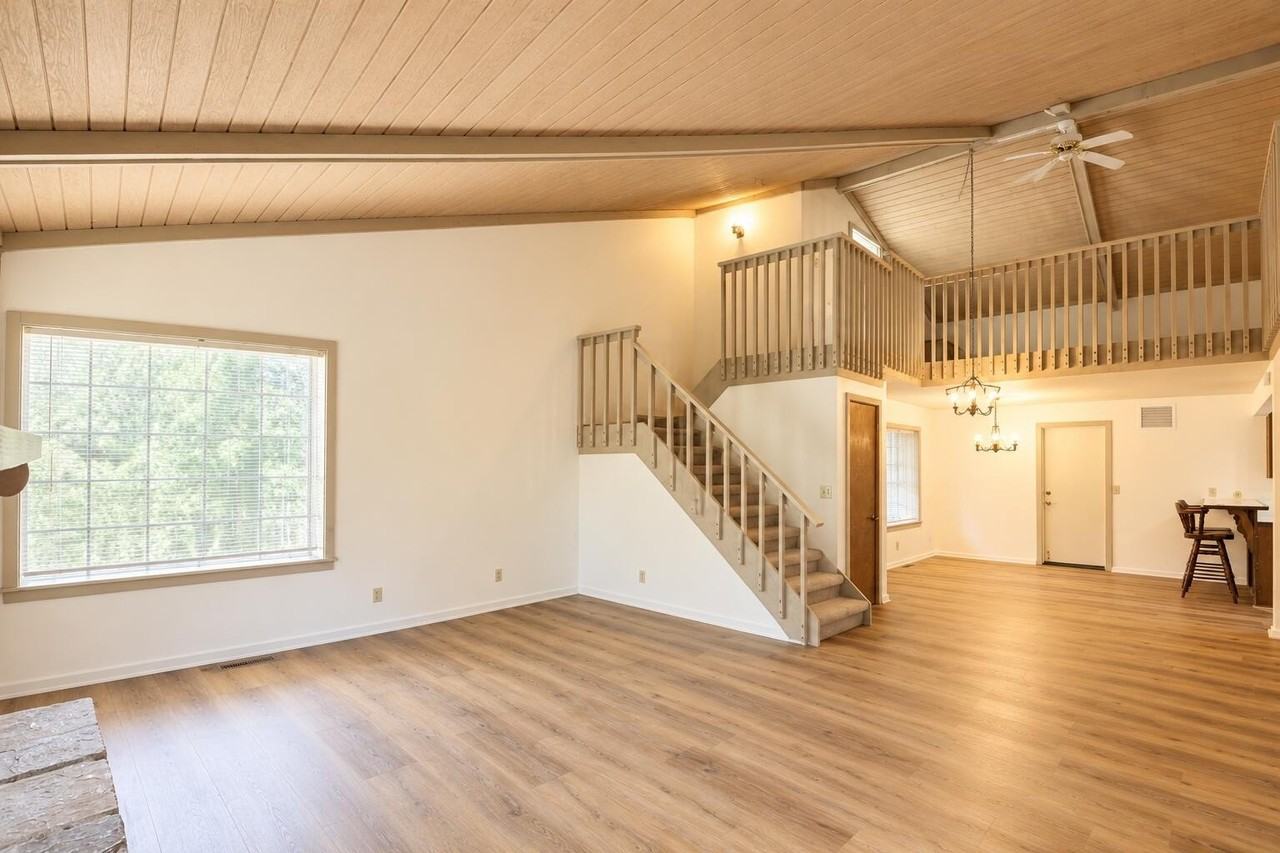 420 Tanglewood Dr - Photo 6 of 35