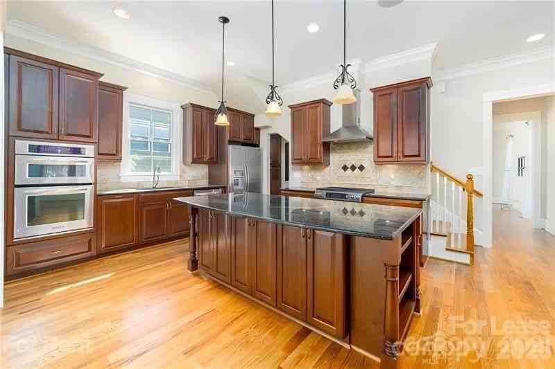 10116 Roosevelt Dr - Photo 3 of 23