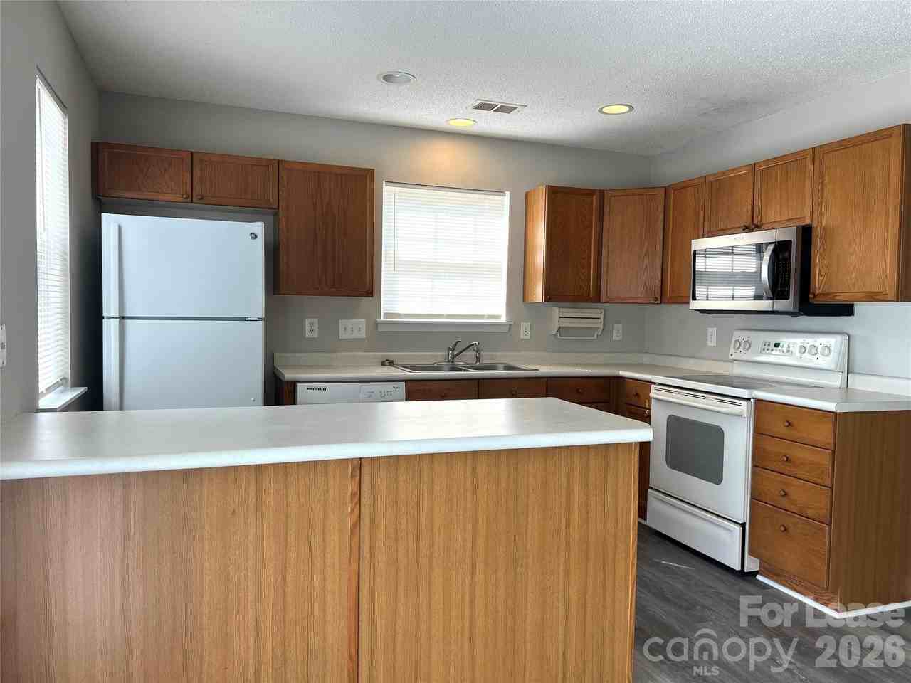 7699 Petrea Ln - Photo 2 of 9
