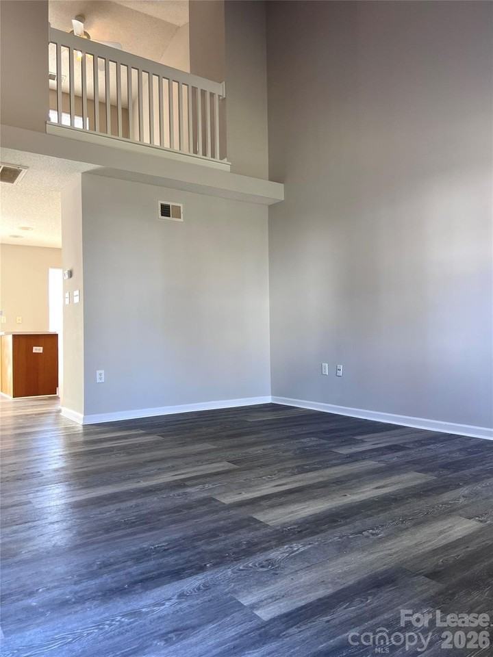 7699 Petrea Ln - Photo 3 of 9
