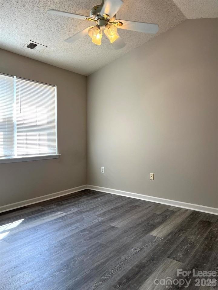 7699 Petrea Ln - Photo 4 of 9